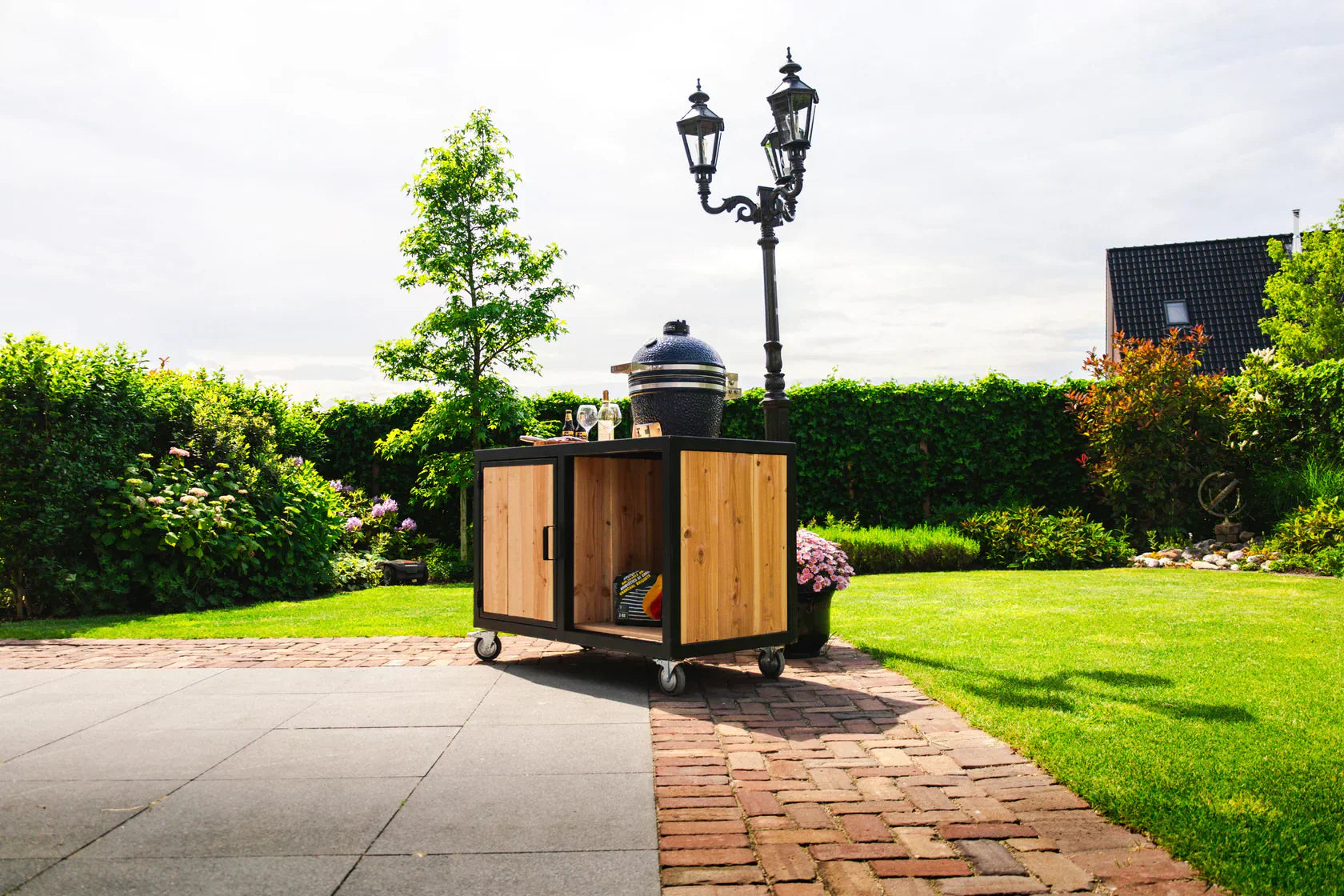 Big Green Egg Outdoor-Küche aus Holz